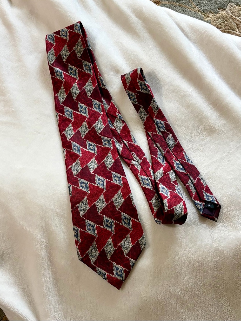 Men's Burgundy Geometric Pattern Silk-Blend Tie